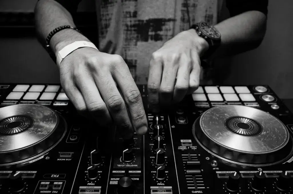 Ask Your Auckland Wedding DJ these Questions Before You Hire Them